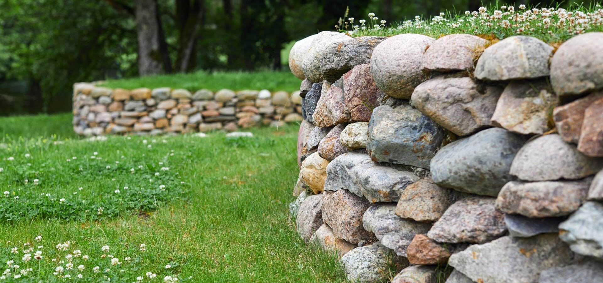 The best ways to build a rockery wall